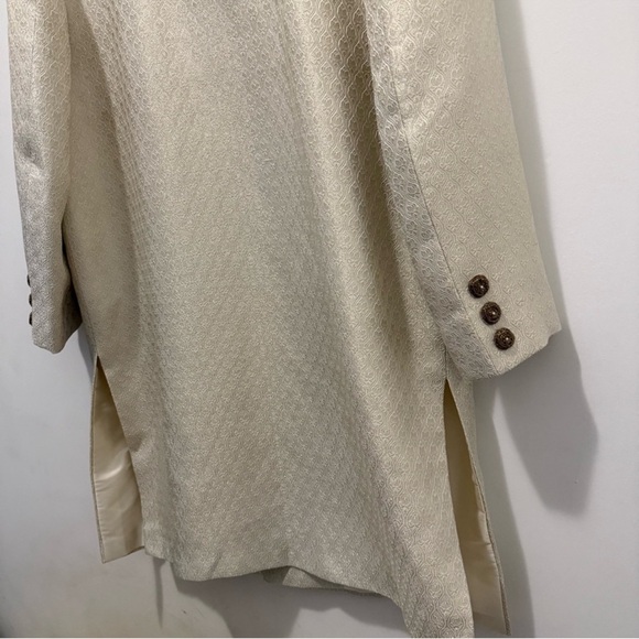 Elegant Cream Sherwani - Picture 11 of 12